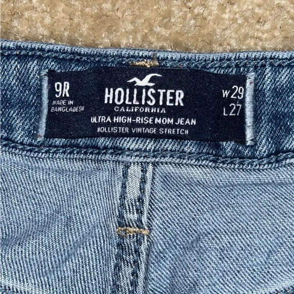 Hollister Ultra High-Rise Mom Jeans - Picture 9 of 9